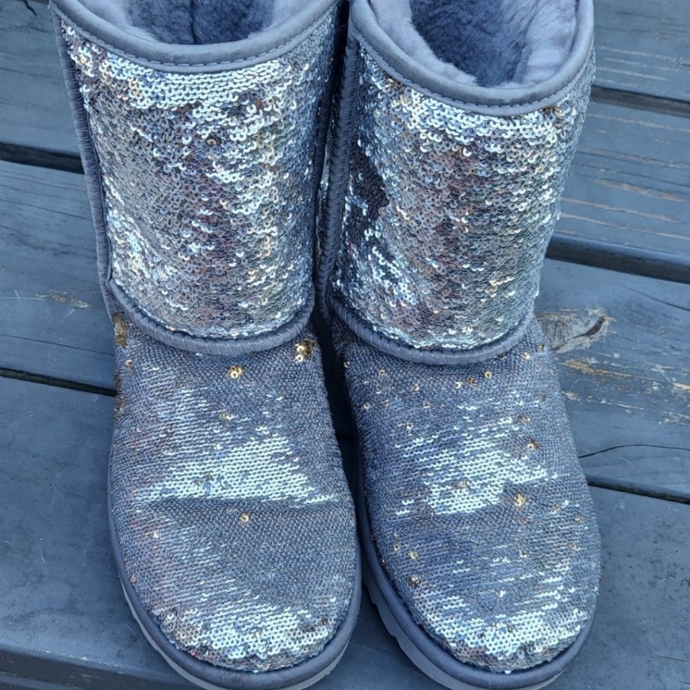 **SOLD**UGG CLASSIC SHORT COSMOS SEQUIN SILVER GOLD BOOTS - Picture 8 of 11
